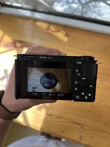 Срочно!‼️ Беззеркальная камера Sony ZV‑E10 4K с поворотным экраном —