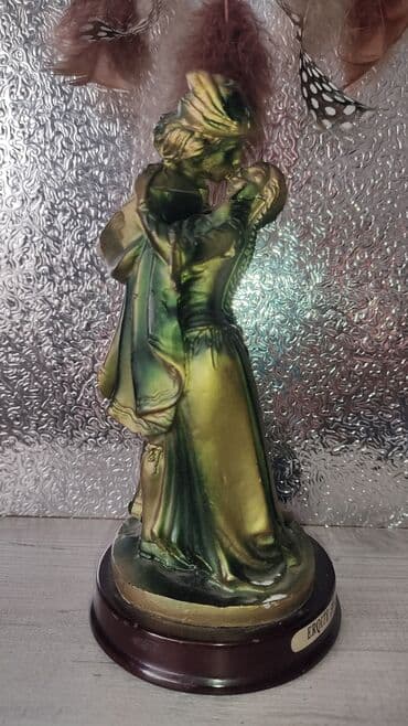 1) Статуэтка " Влюбленные" - 350с
2) Подвеска-150с