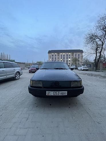 бир: Volkswagen Passat: 1992 г., 1.8 л, Кол менен иштөөчү, Бензин, Седан — 2
