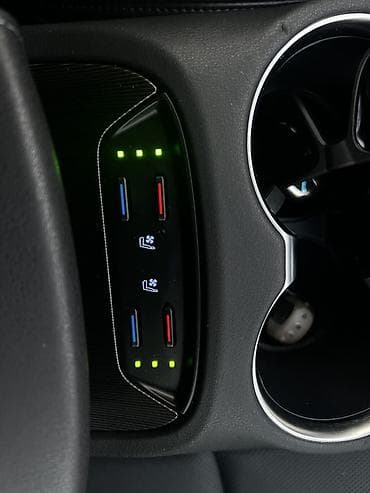 Toyota Venza: 2022 г., 2.5 л, Автомат, Гибрид, Кроссовер — 3