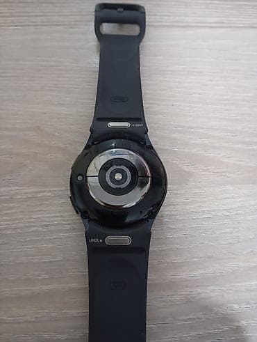 Аудиотехника: Смарт‑часы с круглым сенсорным дисплеем и черным силиконовым ремешком — 4