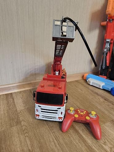 машинки лего на пульте управления: Набор радиоуправляемых игрушек: 1) Пожарная машина с выдвижной — 2