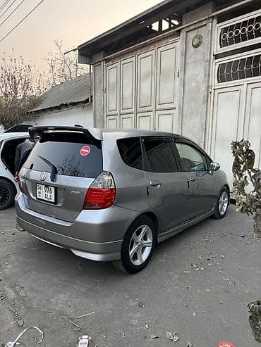 рассмотрим все варианты: Honda Fit: 2003 г., 1.5 л, Автомат, Бензин, Хэтчбэк — 8