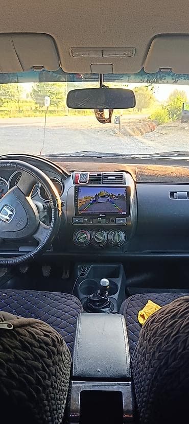 Унаа: Honda Jazz: 2002 г., 1.4 л, Кол менен иштөөчү, Бензин, Хетчбек — 4