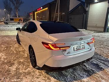Toyota Camry: 2025 г., 2.5 л, Автомат, Бензин, Седан — 2