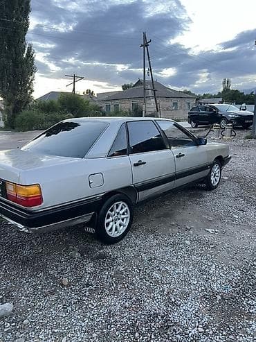 Audi 100: 1987 г., 2.2 л, Механика, Бензин, Седан
