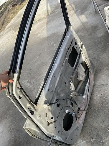 вешалка с зеркалом: Дверь Передняя правая Toyota, Б/у, Оригинал — 3