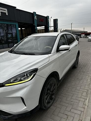 Электромобиль кроссовер (белый кузов) - Кузов: 5‑дверный кроссовер — 1