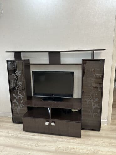стенку тумба под тв: Тумба и подставка для телевизора, Б/у, Напольная, Дерево, Самовывоз, цвет - Коричневый — 1