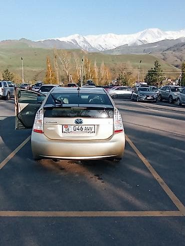 Toyota Prius: 2011 г., 1.8 л, Автомат, Гибрид, Лифтбек — 2