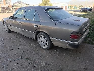 клас трактор: Mercedes-Benz W124: 1993 г., 2.2 л, Механика, Бензин, Седан — 4