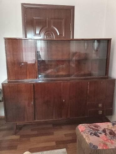 сервант: Продаётся сервант б/у. Пр-во Германия. Выс. 146см, шир. 170см, гл — 1