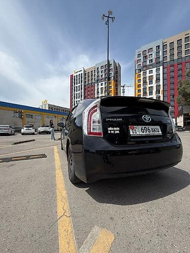 Продажа авто: Toyota Prius: 2015 г., 1.8 л, Вариатор, Гибрид, Хэтчбэк — 4
