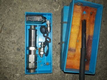 инструменты для велосипеда: Ключ диаметрический 500с, бак для прокачки тормоза 1000сом,редуктор — 1