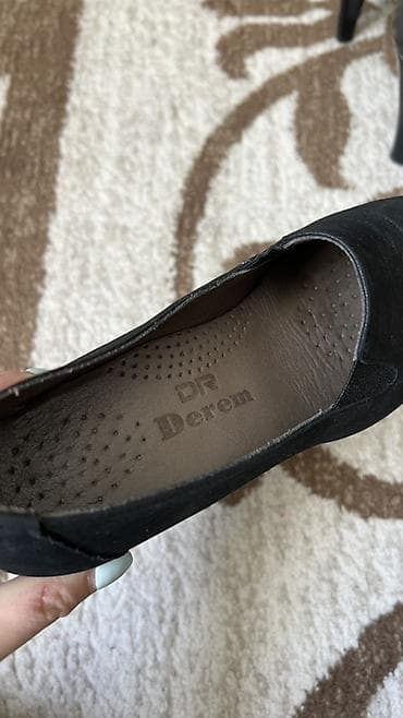 Женская обувь: Классические женские туфли-лоферы черного цвета на невысоком — 5