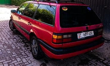 Volkswagen Passat: 1988 г., 1.8 л, Механика, Бензин, Универсал