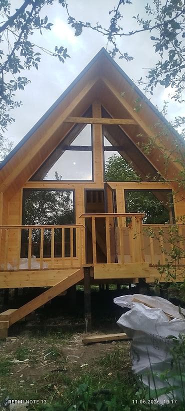 с ленинское участка: Үч бурчтук формасындагы заманбап А-Фрейм (A-frame) үйлөрүн куруп — 1