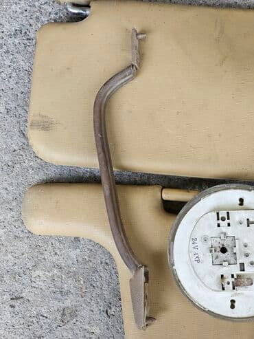 дом калесах: Nissan Patrol k160, 1985г.в. Салонный потолочный фонарь и салонная — 3