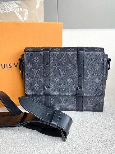 Аксессуары: Классическая сумка, Louis Vuitton, Материал: Натуральная кожа, Съёмный ремень, Унисекс, Новый — 1
