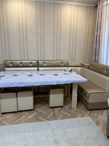 купить мягкий уголок: Кухонный уголок с большим столом и мягкими пуфами — 2