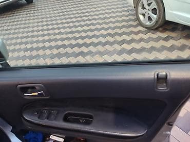 mini v: Honda Stream: 2001 г., 2 л, Автомат, Бензин, Минивэн — 5