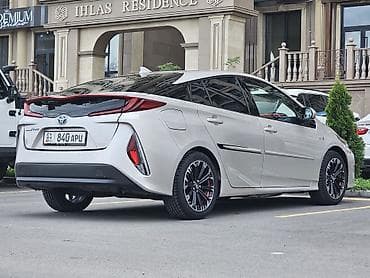 сиденье w211: Toyota Prius: 2018 г., 1.8 л, Гибрид, Хэтчбэк — 6