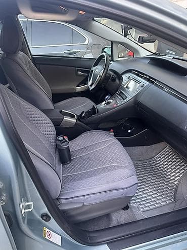 Продажа авто: Toyota Prius: 2014 г., 1.8 л, Вариатор, Гибрид, Хэтчбэк — 5
