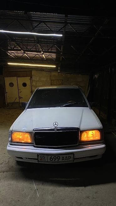 e 303: Mercedes-Benz 190: 1985 г., 2 л, Механика, Бензин, Седан — 2