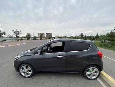 Транспорт: Chevrolet Spark: 2017 г., 1 л, Автомат, Бензин, Хэтчбэк — 3