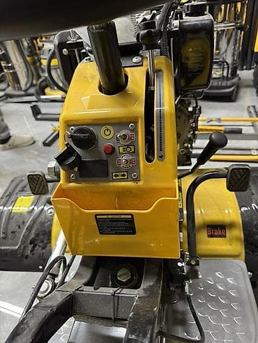 немецкий трактор: Мини-трактор (мотоблок с прицепным сиденьем) жёлтого цвета Описание — 10