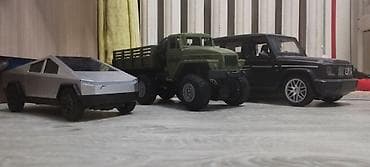 Набор крупномасштабных моделей/игрушек автомобилей (3 шт.)