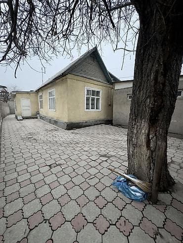 бишкек продаю дом село нижний алаарча: 🏡 Продаётся кирпичный дом на первой линии — отличная локация! 📍 — 3