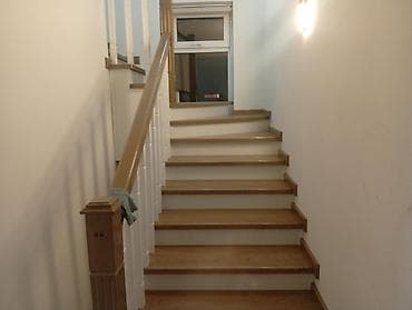 кухонный уголок на заказ: Деревянная лестница Для дома, Бесплатный замер, Форма лестницы: Много-маршевая, Стиль: Классический — 10