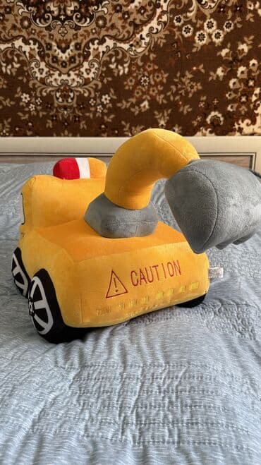 Оюнчуктар: Игрушка трактор большая,мягкая,новая.Длина 40см высота 38см. Отличное — 5