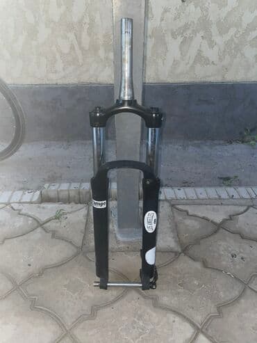 карейский велосипед: Велосипедная вилка черного цвета, предназначенная для установки на — 1