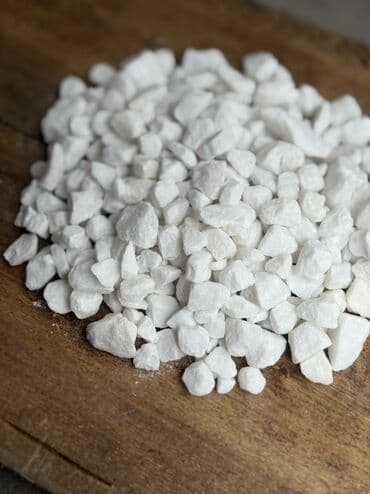 работа на пескоблоке: Мраморная крошка, Белая, Ландшафтная, В тоннах — 1