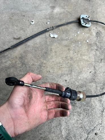 жесткий тросс: Camry 30 Трос переключения АКПП (рычаг–коробка), двуплечий Подходит — 2