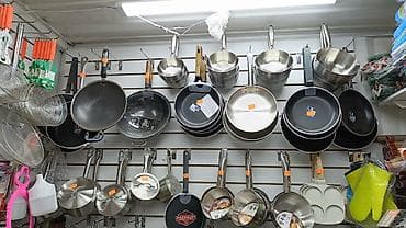 Набор кухонной посуды и сковород различного назначения - Сковороды