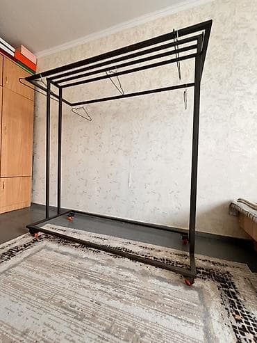 Кийимге кам көрүү жана сактоо: Металлическая вешалка-стойка на колесах — 4