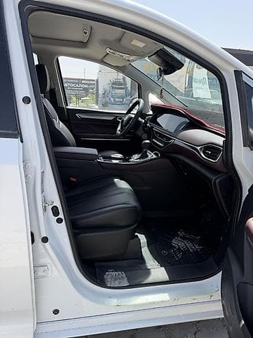 автомобильные ключи набор: GAC GN8 (Trumpchi) — 7‑местный минивэн белого цвета Основные — 10