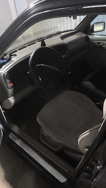 Volkswagen Vento: 1994 г., 1.8 л, Кол менен иштөөчү, Бензин, Седан — 3