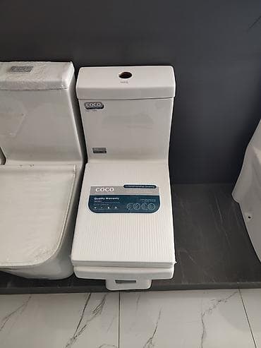 Унитаз COCO белого цвета с напольным креплением и квадратной чашей