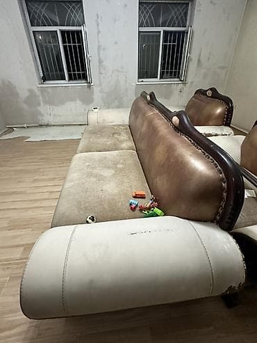 кусок кожи: Комплект мягкой мебели, Б/у, Самовывоз, цвет - Коричневый — 1