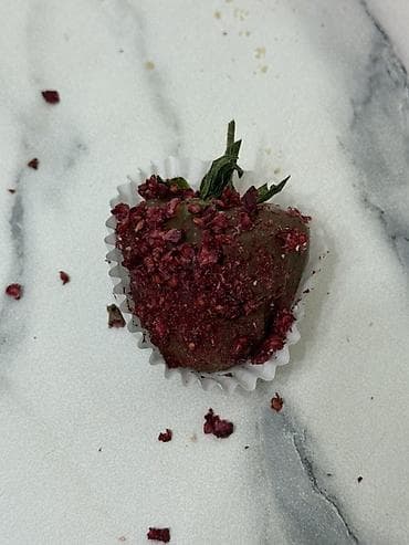 string art: Набор клубники в шоколаде в подарочной коробке. - Крупная свежая — 5