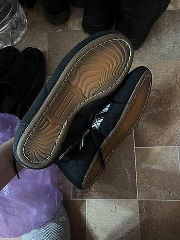 Мужская обувь: Продаю обувь на мальчика, 37 размер. Все в отличном состоянии. Цена — 2