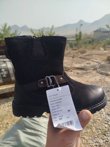 детская обувь для девочек: Детская обувь разных моделей и расцветок: - Утеплённые ботинки-дутики — 11