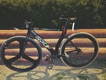 Фикс-байк (fixed gear) с аэродинамичной посадкой и уникальным колесным