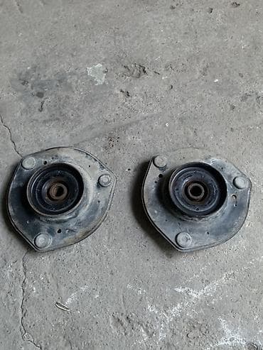 maxima j30: Опорная подушка амортизатора Toyota 2016 г., Б/у, Оригинал, Япония — 1