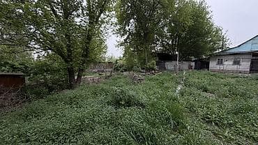 гараж аламедин 1: Дом с участком в тихом частном секторе. Участок 9.3 сотки. Красная — 5