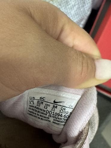 сороконожки темпо: Детские кроссовки Nike, модель по коду DD.оригинал
21й размер — 2
